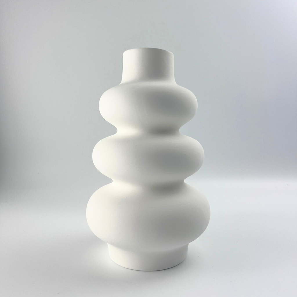 The natural shadows of the bubble white vase 